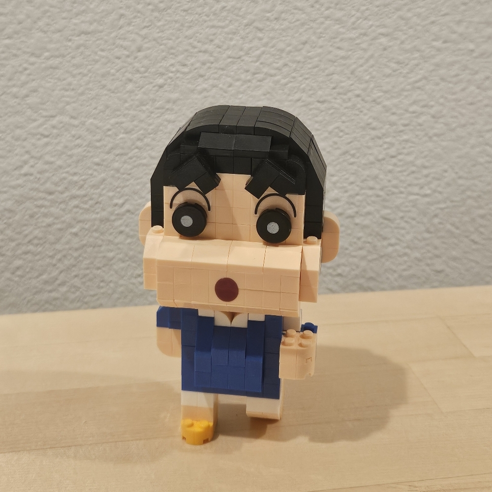 Crayon Shin-chan Running Figure – DIY Toy Building Toy